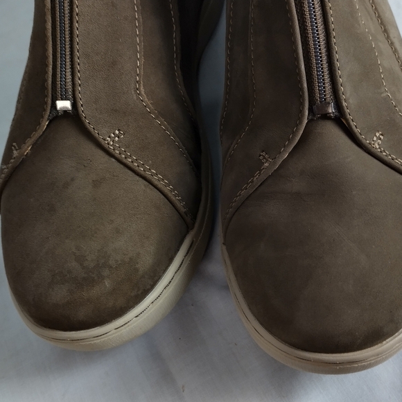 Clarks Women's High top Suede Sneakers Size 11 Casual Front Zip Contour Cushion - Picture 3 of 15